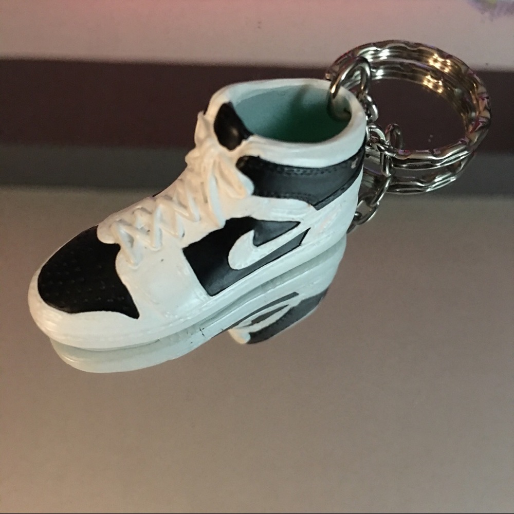 Nike Dunk hightop Keychain (BLACK/WHITE)